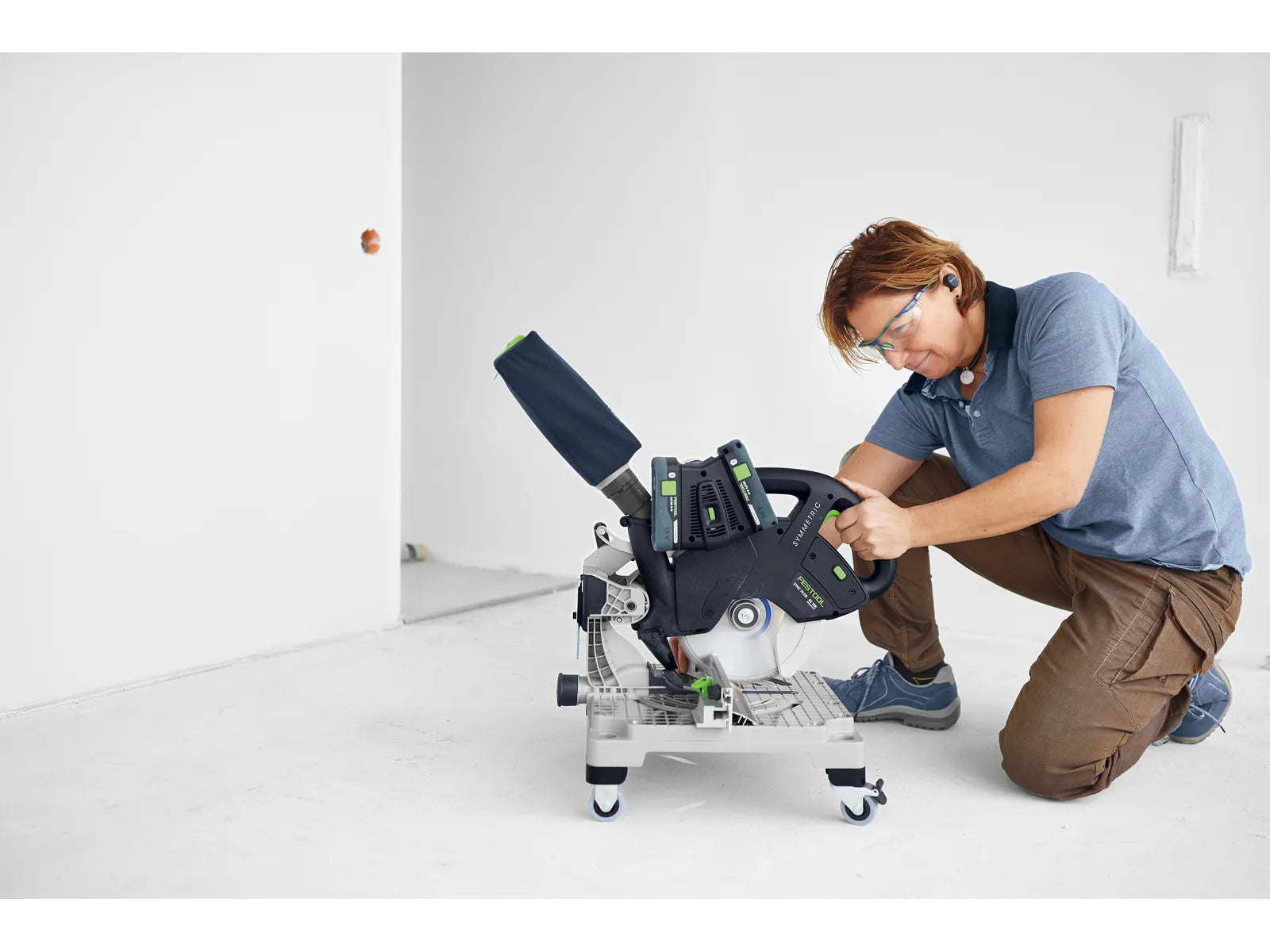 Scie à onglets sans fil SYMC 70 Festool 577424 - Précision et mobilité avec système de batterie double - Image 8