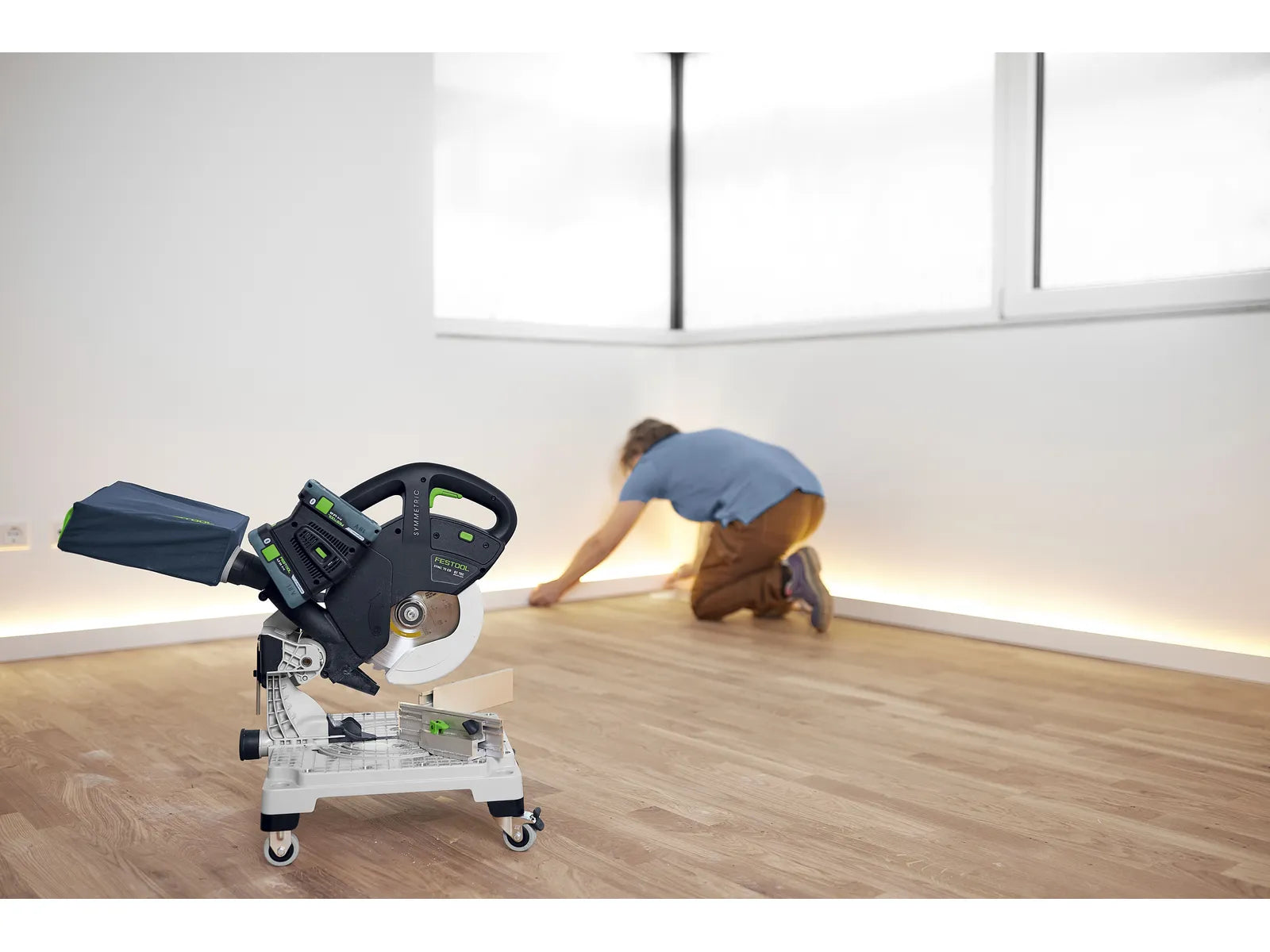 Scie à onglets sans fil SYMC 70 Festool 577424 - Précision et mobilité avec système de batterie double - Image 7