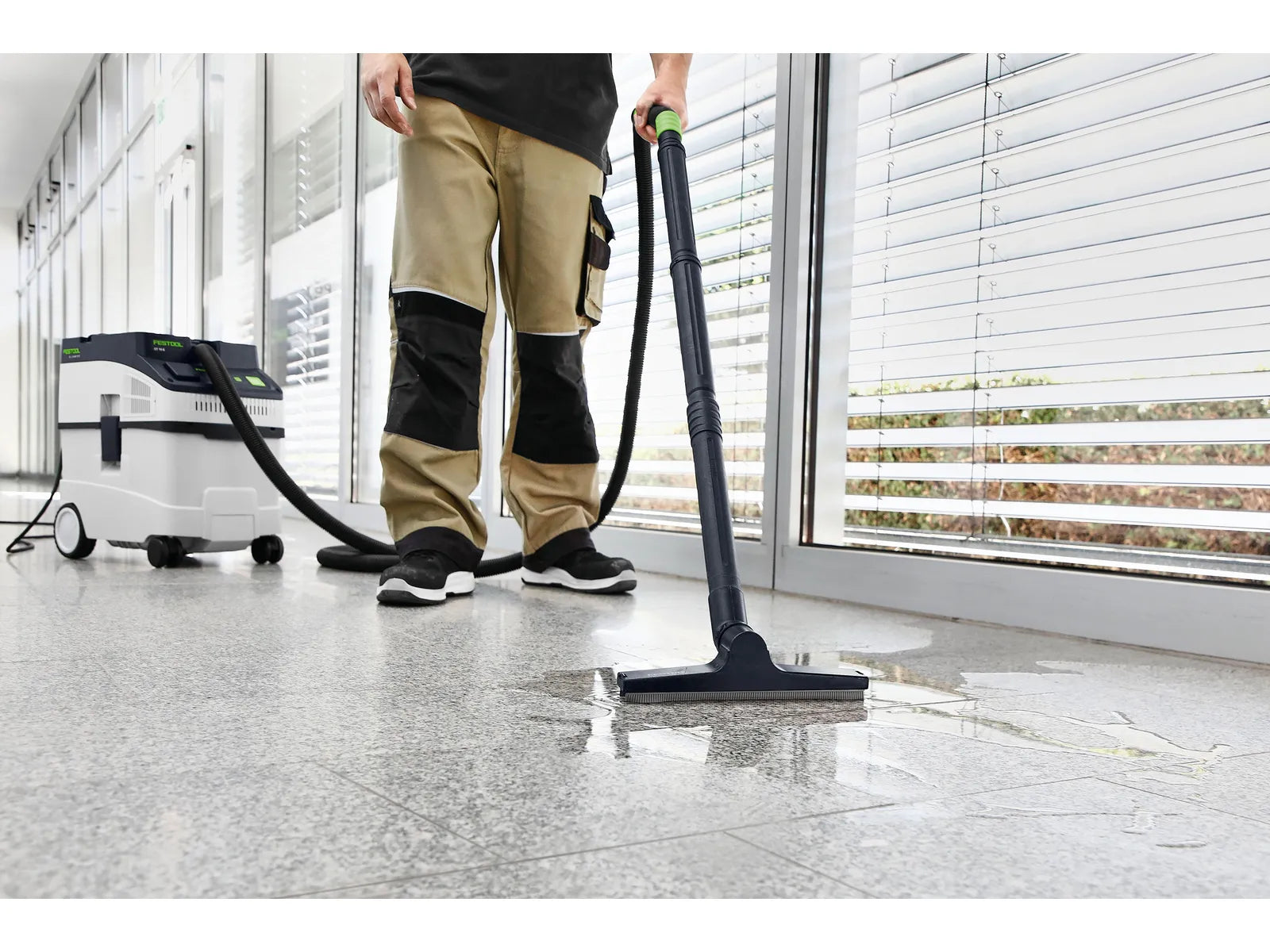 Aspirateur mobile CLEANTEC CT 25 E 577498 - Idéal pour les grands volumes de poussière et de saleté - Image 4
