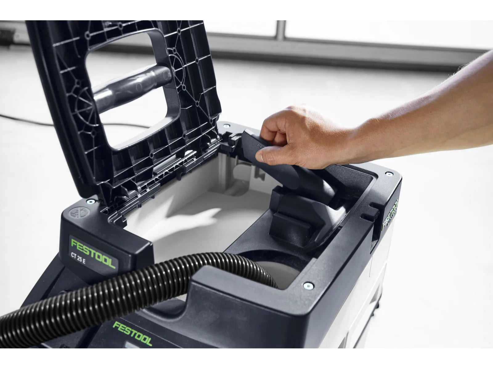 Aspirateur mobile CLEANTEC CT 25 E 577498 - Idéal pour les grands volumes de poussière et de saleté - Image 1