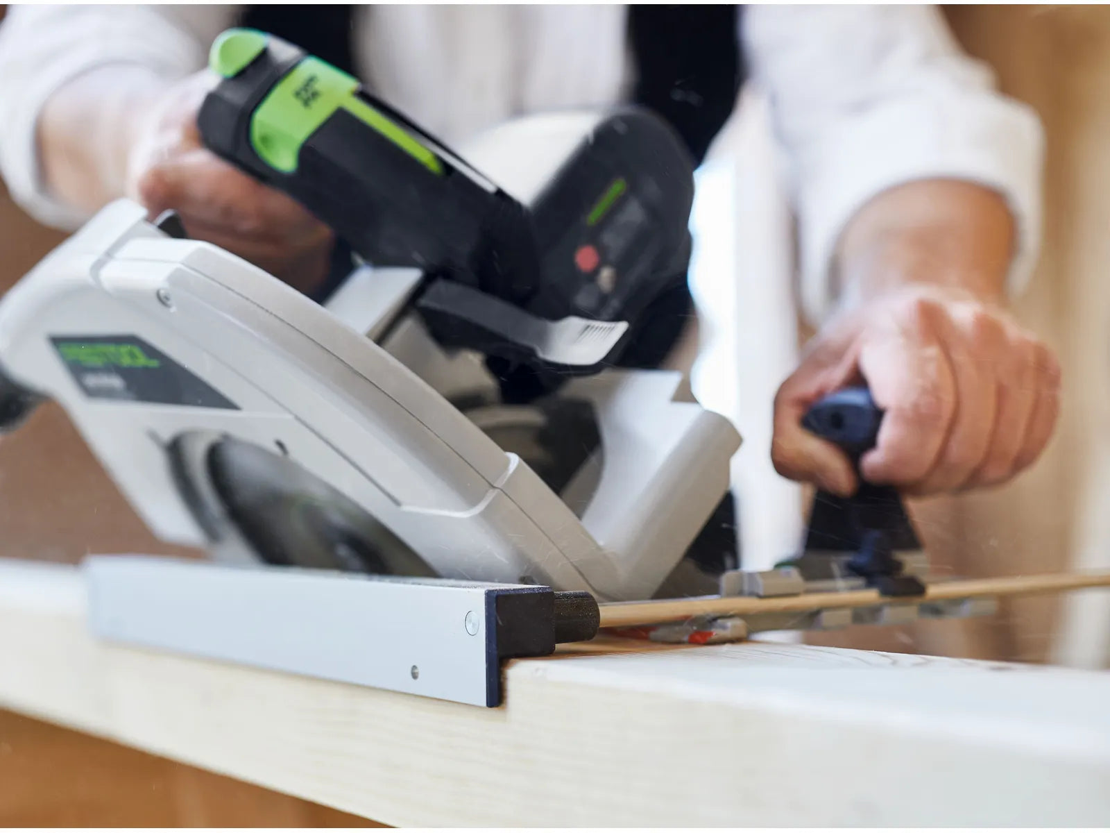 Scie Circulaire Festool HK 85, Modèle 576147 - Puissante et Polyvalente, Idéale pour la Construction en Bois - Image 1