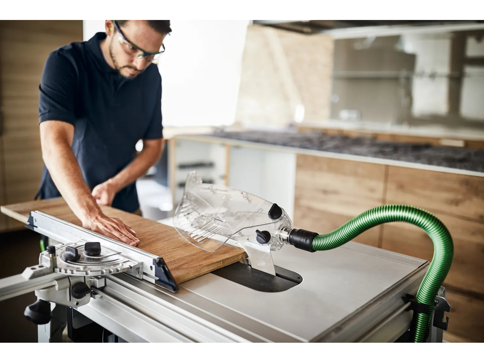 Scie sur Table Festool TKS 80 N°575781 - Sécurité Optimisée et Travail Sans Poussière - Image 2