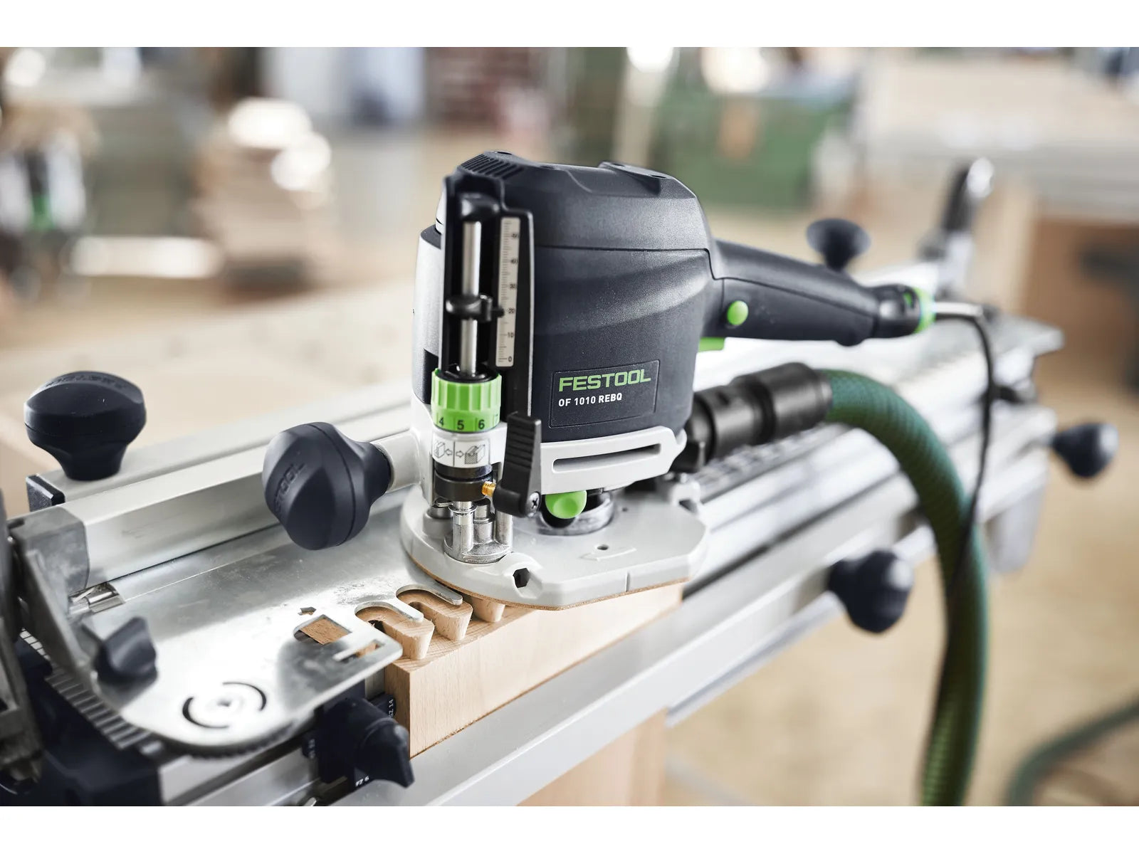 Festool OF 1010 R - Défonceuse Précise et Légère avec Éclairage LED et Système d'Aspiration Intégré - Image 9