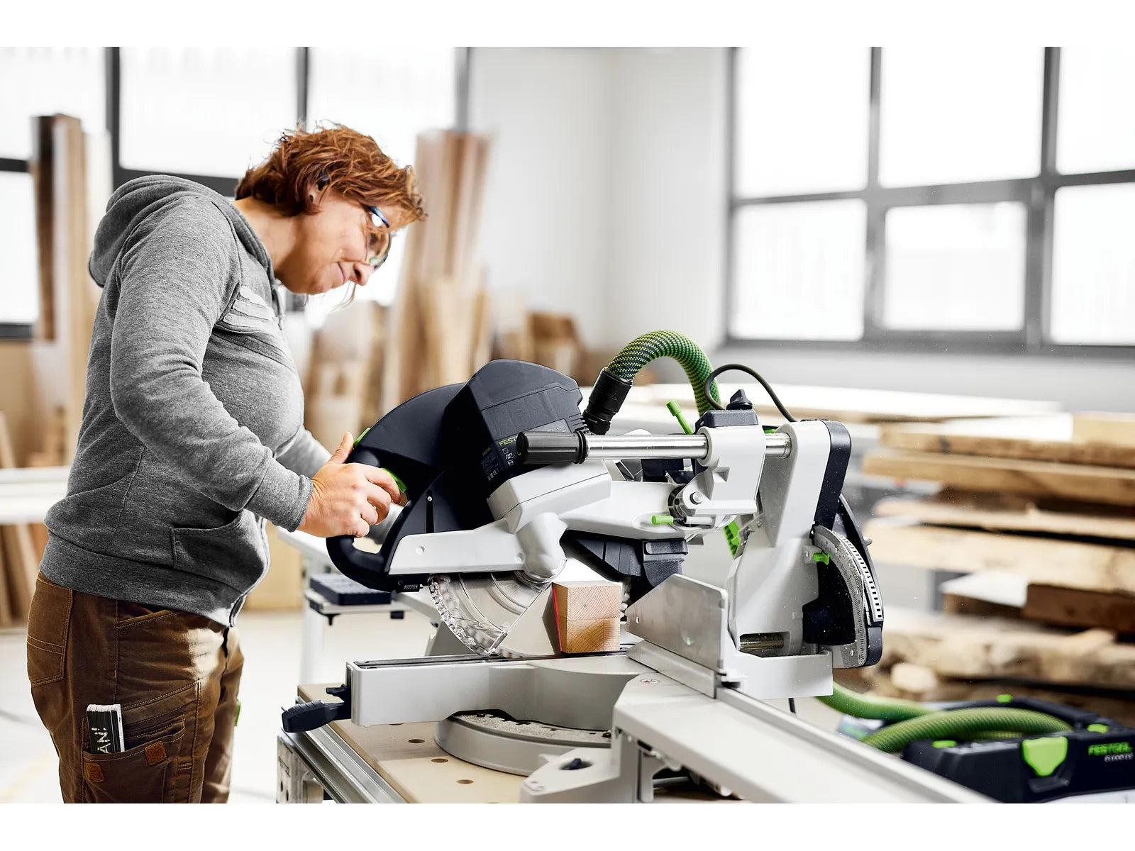 Scie à onglets radiale KAPEX KS 120 R 575302 de Festool avec guide à double colonne et laser à double ligne - Image 10