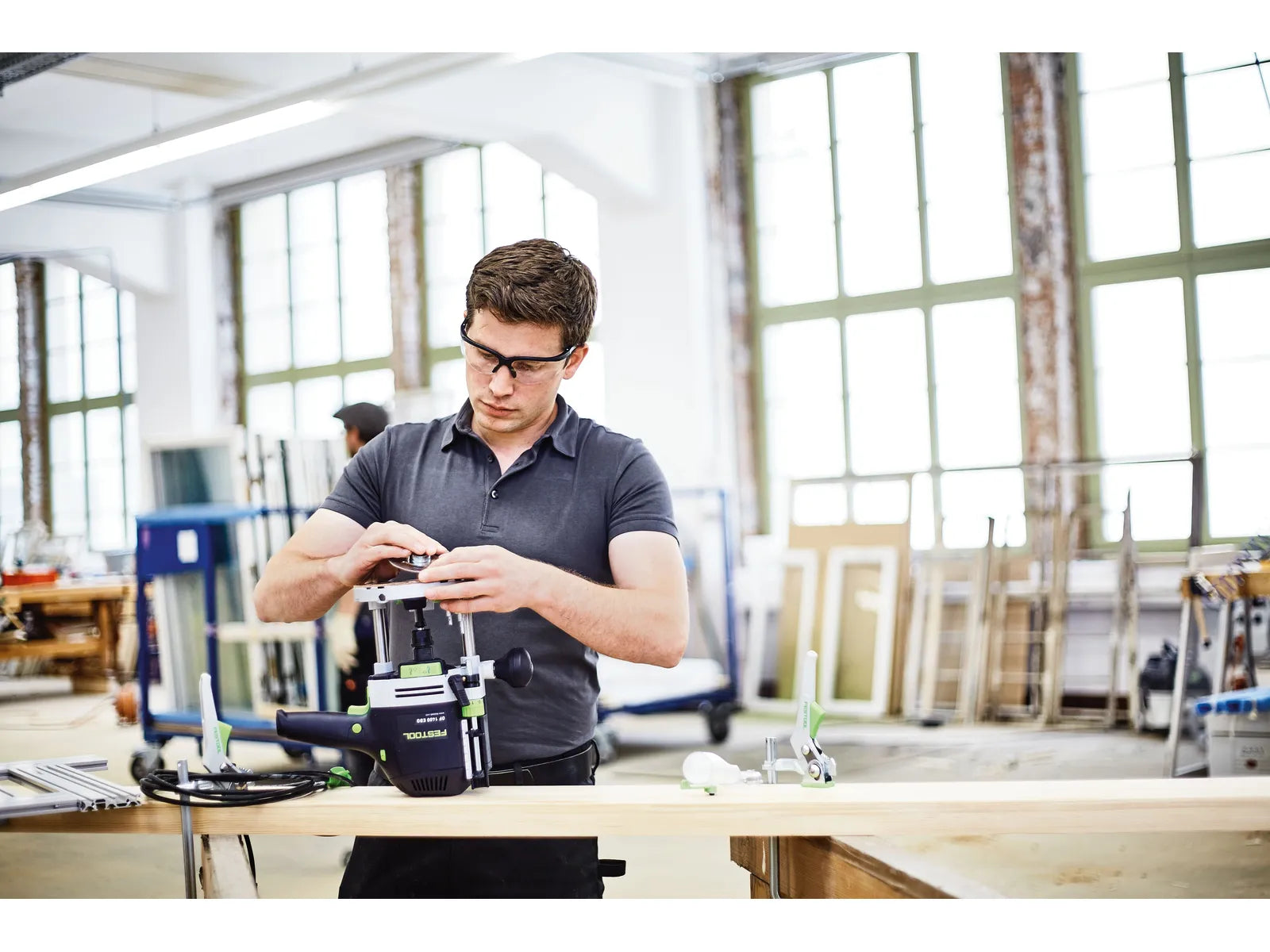 Festool OF 1400 - Défonceuse Multifonctionnelle Légère avec Réglage de Profondeur Précis - Modèle 576207 - Image 4