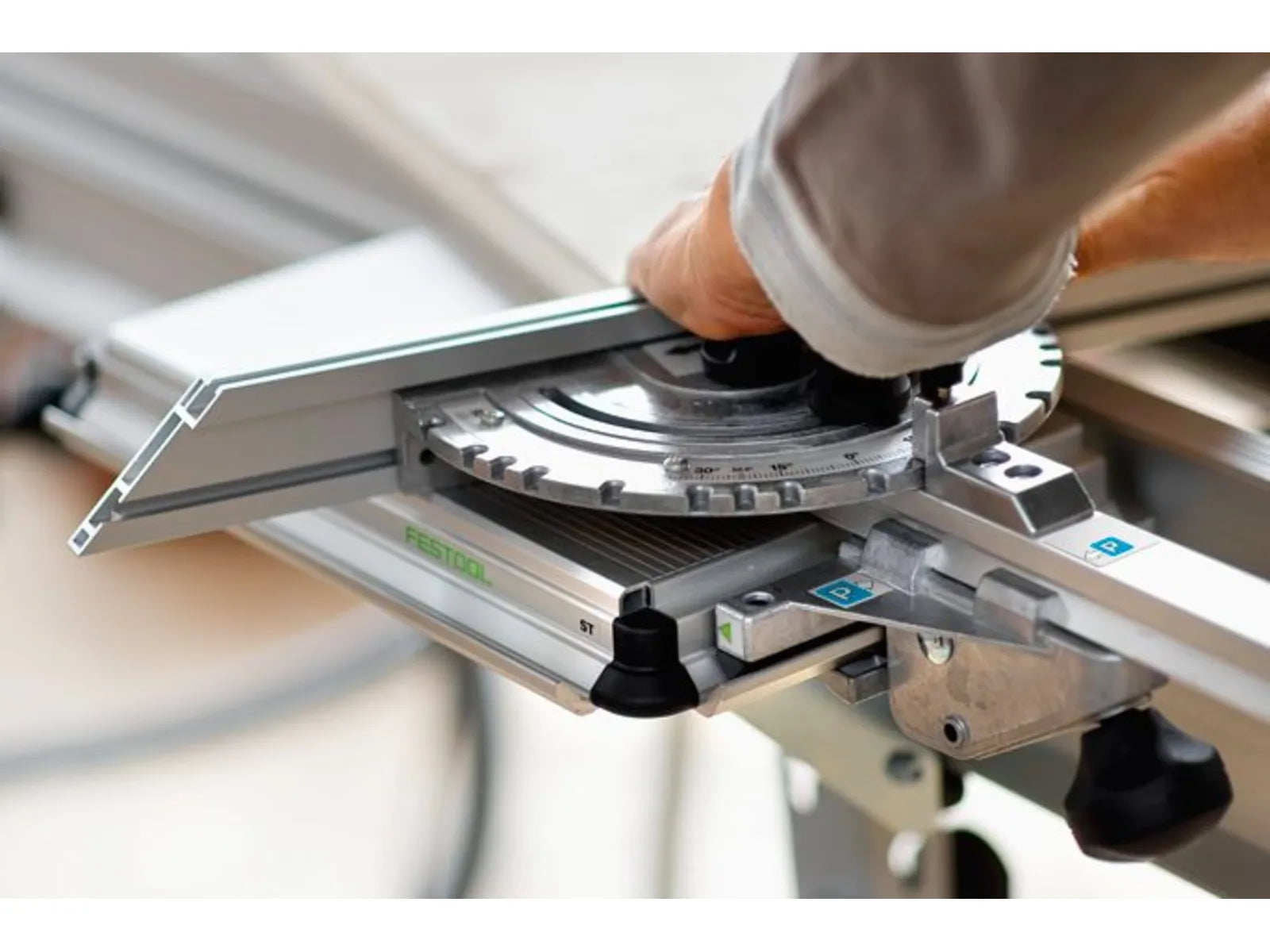 Scie de Précision Festool CS 50, Numéro de Modèle 574765, Légère et Multifonctionnelle - Image 4