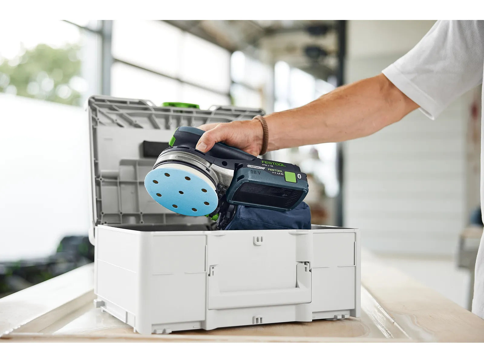 Ponceuse excentrique sans fil ETSC 2 125 de Festool avec éclairage LED intégré - Image 5