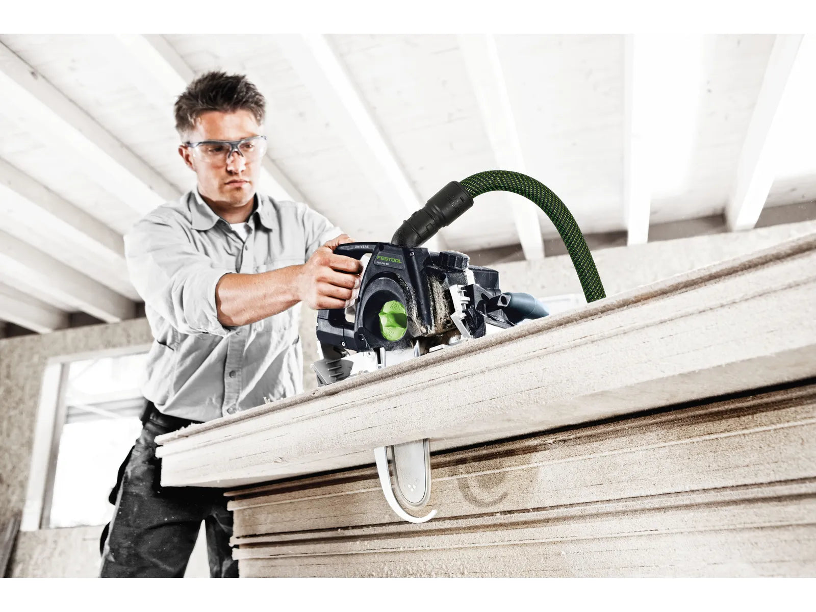 Scie à chaîne universelle Festool SSU 200 - 576563 - Légère et puissante pour des coupes précises jusqu'à 200mm - Image 4