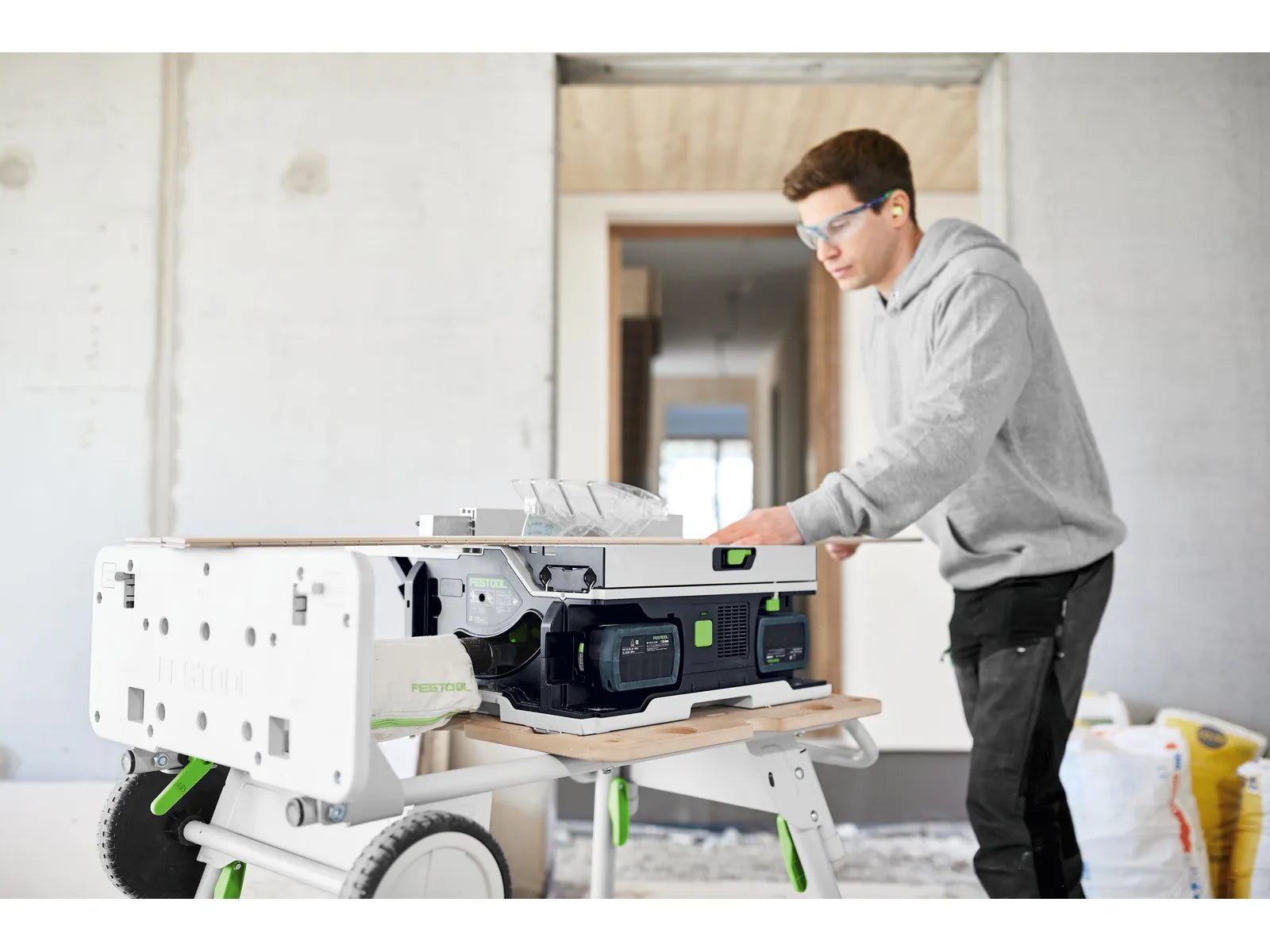 Scie sur Table sans Fil Festool CSC SYS 50 - Compacte et Précise avec Système de Batterie Double 2x18V - Image 4