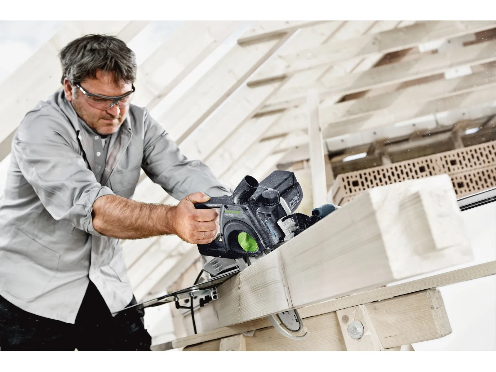 Scie à chaîne universelle Festool SSU 200 - 576563 - Légère et puissante pour des coupes précises jusqu'à 200mm - Image 2