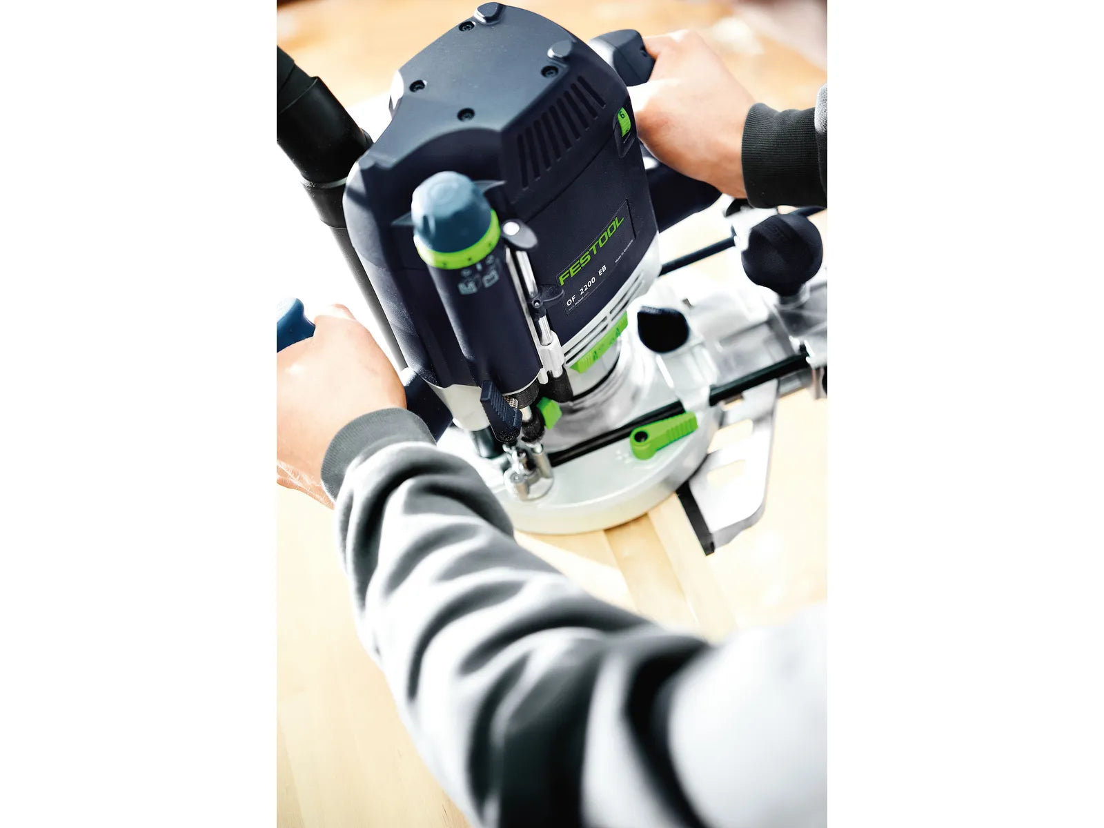 Festool OF 2200 (576215) - Défonceuse puissante et ergonomique avec réglage précis de la profondeur - Image 4